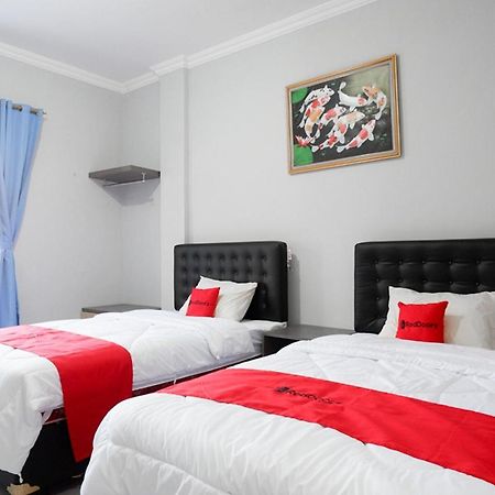 ホテル Reddoorz Near Jalan Adi Sucipto Solo エクステリア 写真