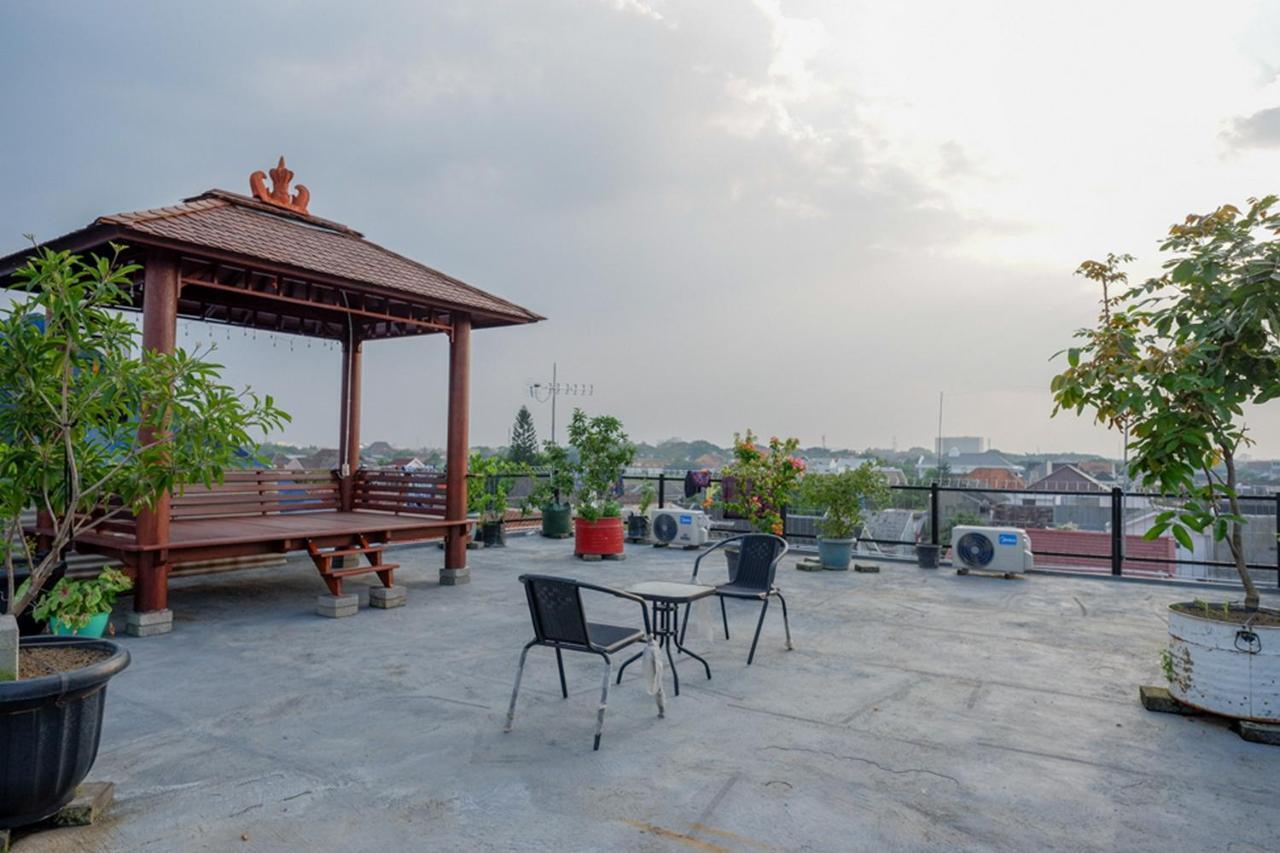 ホテル Reddoorz Near Jalan Adi Sucipto Solo エクステリア 写真