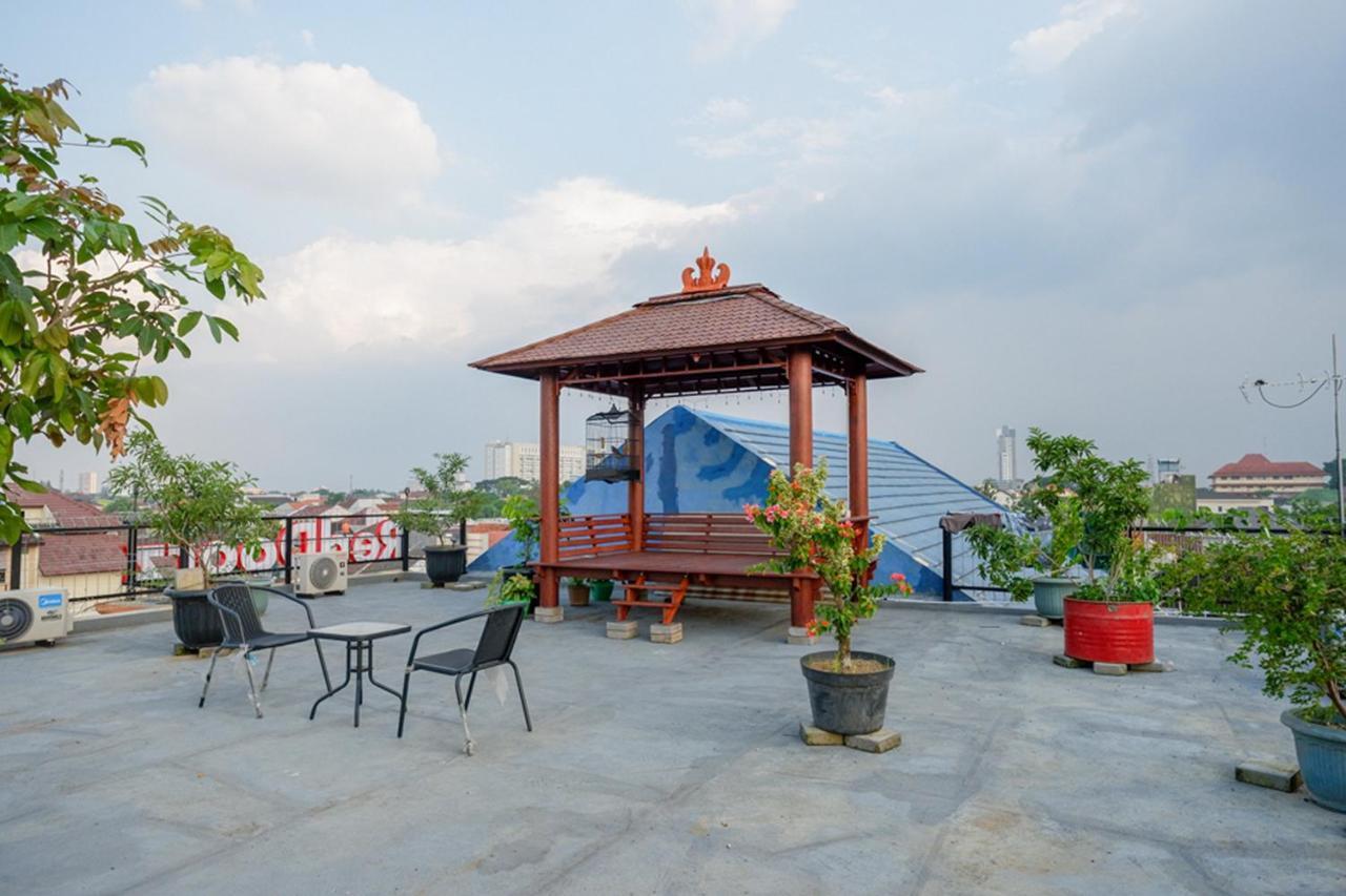 ホテル Reddoorz Near Jalan Adi Sucipto Solo エクステリア 写真