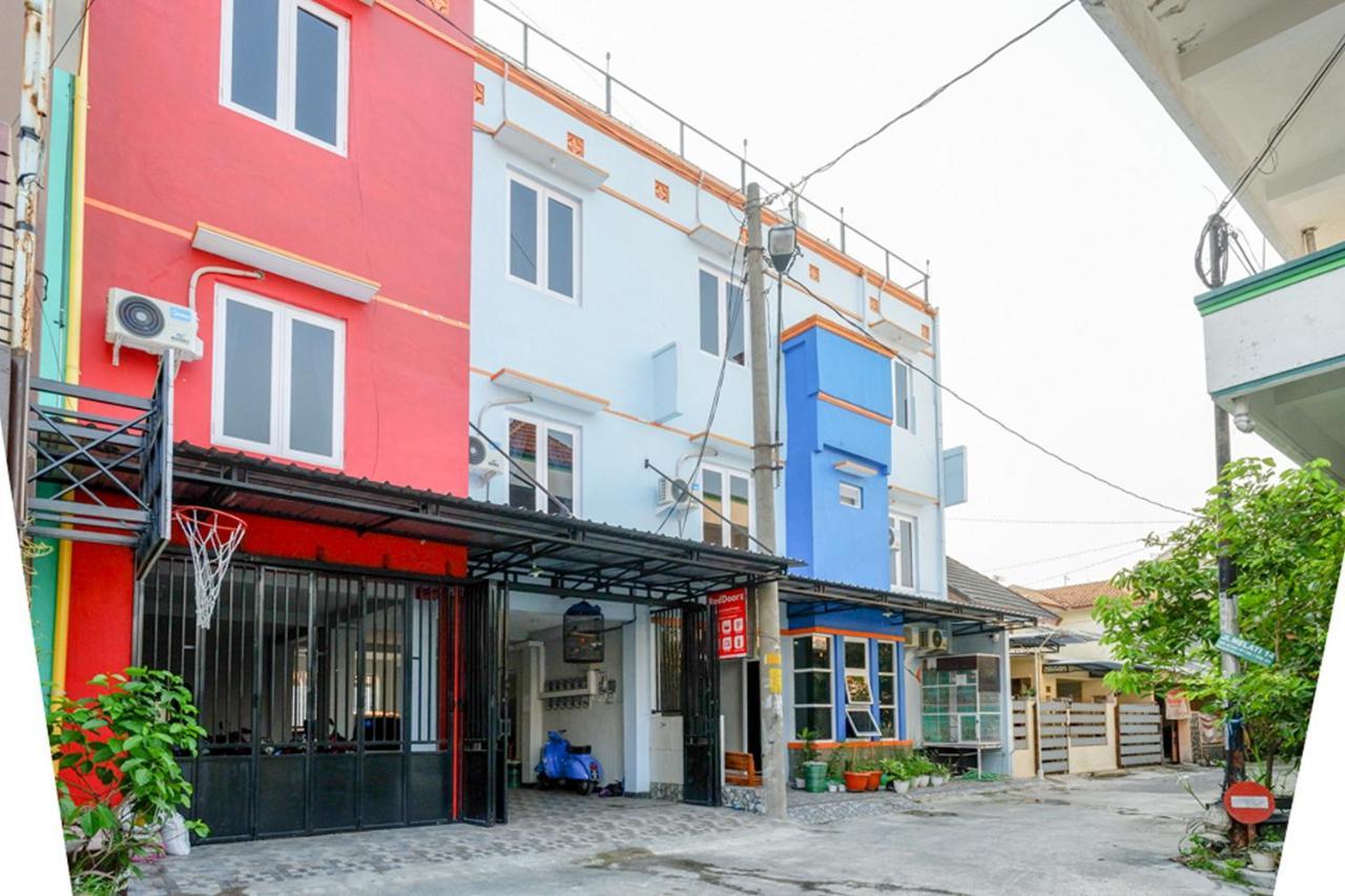 ホテル Reddoorz Near Jalan Adi Sucipto Solo エクステリア 写真